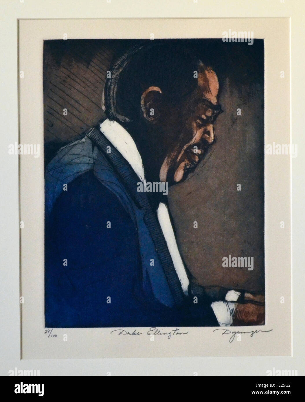 Bigband-Ära Jazzer Duke Ellington ist als Teil der musikalischen Geschichte Amerikas mit diesem Profil-Porträt, das einer handkolorierten Radierung ist erhalten geblieben, von Künstlerin Susan Dysinger von Laguna Beach, Kalifornien, USA. Ellington ist eine legendäre Pianist, Komponist und Dirigent, die 1974 im Alter von 75 Jahren gestorben. Dysinger ist eine renommierte Grafiker, Salpetersäure und feine Kolophoniumstaub benutzt, um das master-Image auf einem Blatt von Zink, ein mühsamer Prozess zu erstellen, die die Anzahl ihrer Kunstwerke begrenzt. Dies ist Nr. 22 von 100 original-Drucke gemacht und vom Künstler signiert. NUR ZUR REDAKTIONELLEN VERWENDUNG. Stockfoto