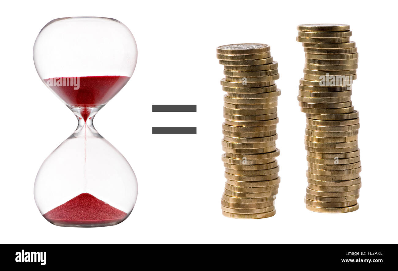 Zeit ist Geld metaphorische Konzept mit einer Sanduhr mit rotem Sand, ein Gleichheitszeichen und zwei Stapel von Münzen Stockfoto