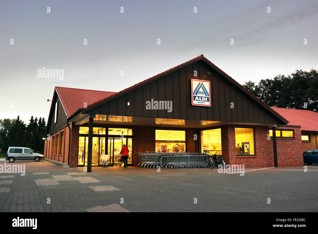 Eingang von einem Aldi-Supermarkt Stockfoto