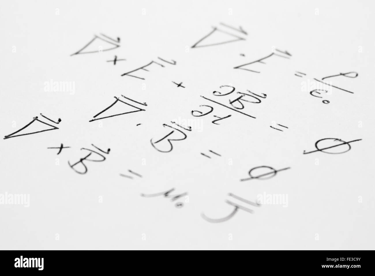 Die 4 MaxwellGleichungen Stockfotografie Alamy