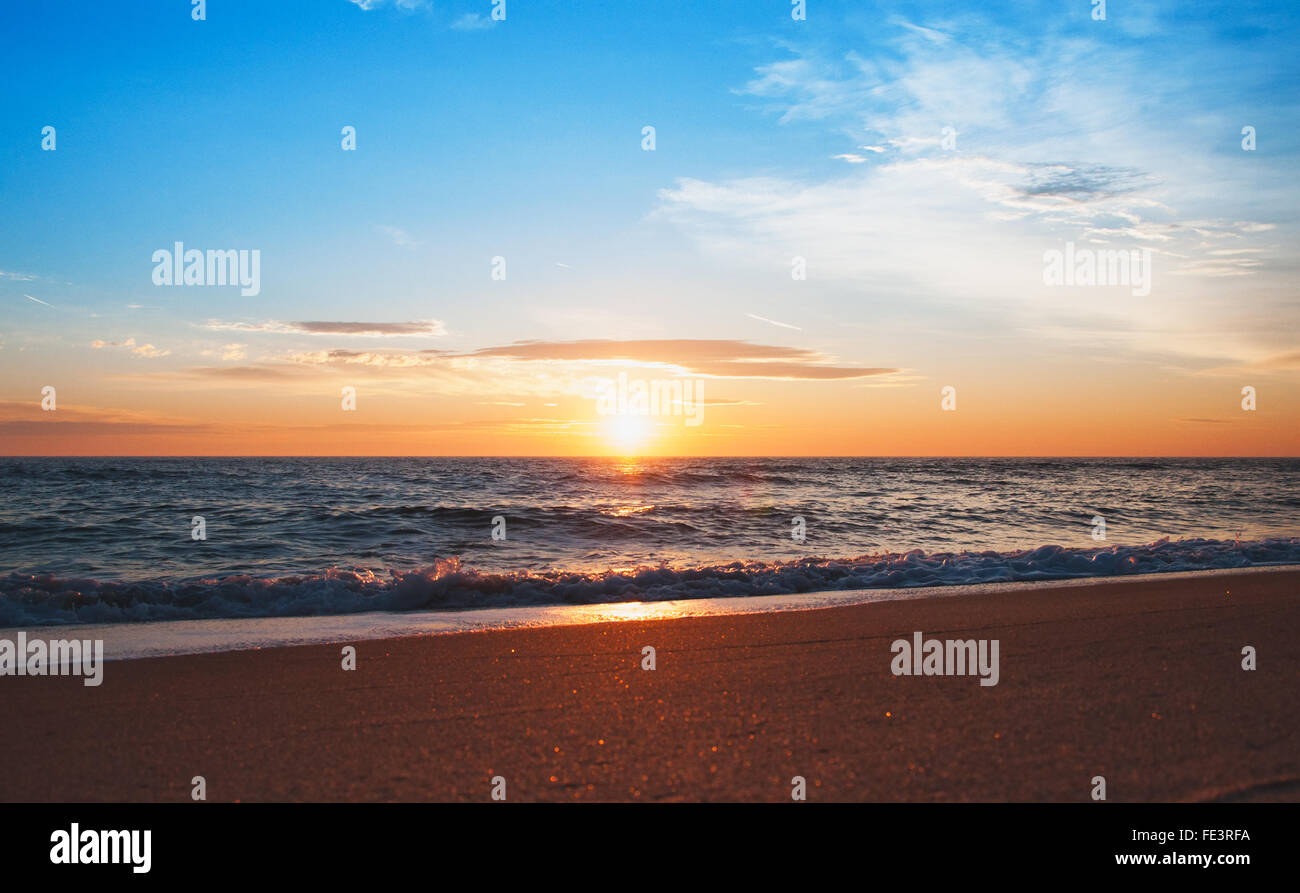 Sonnenaufgang am Strand Stockfoto