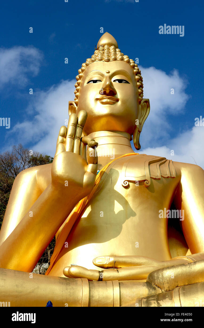 Thailand Phuket Phuket Stadt große goldene Buddha am Wat Khao Rang Adrian Baker Stockfoto