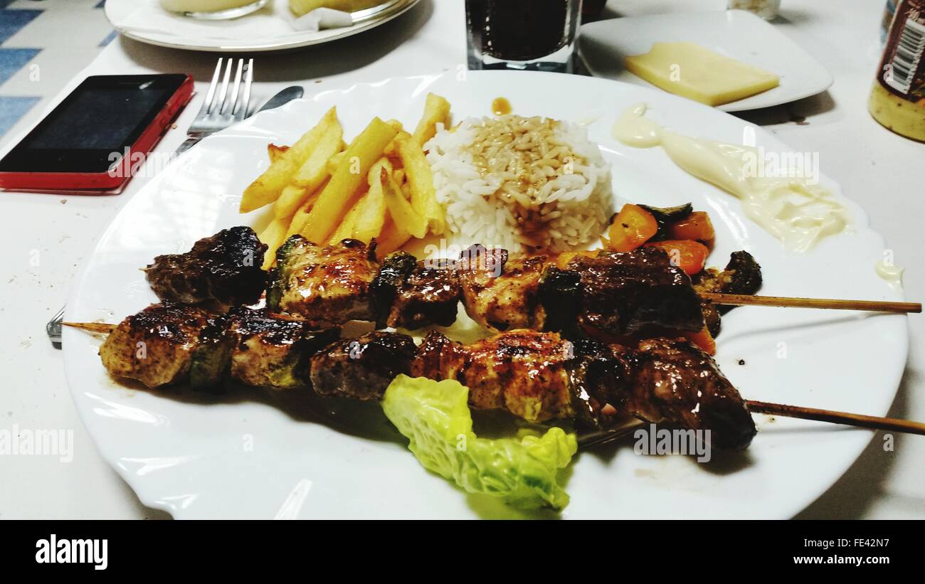 Spieß und pommes -Fotos und -Bildmaterial in hoher Auflösung – Alamy