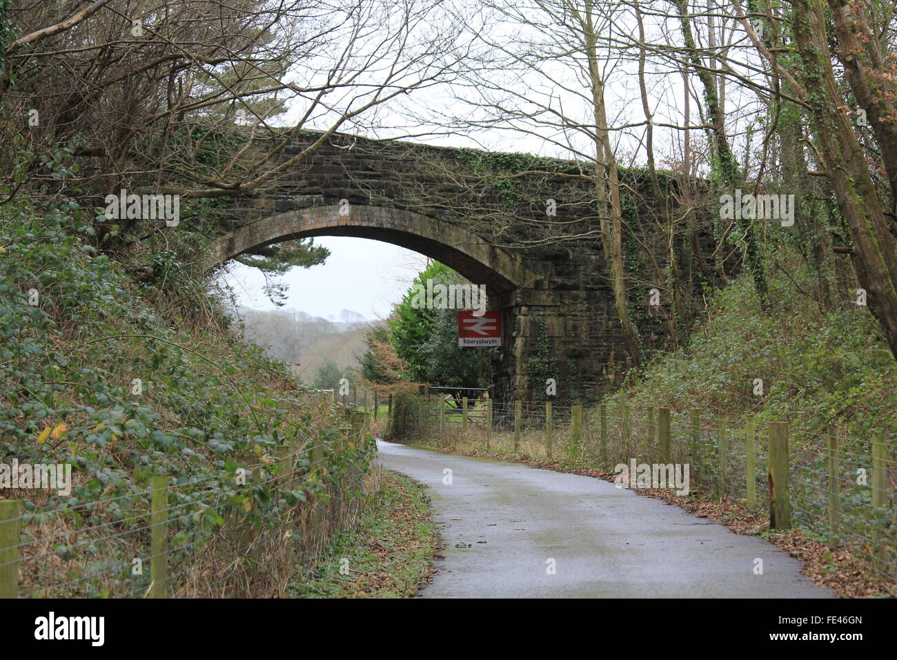 Der Ystwyth Trail, Teil der alten Aberystwyth Carmarthen Eisenbahnlinie nun von Wanderern und Radfahrern genutzt Stockfoto