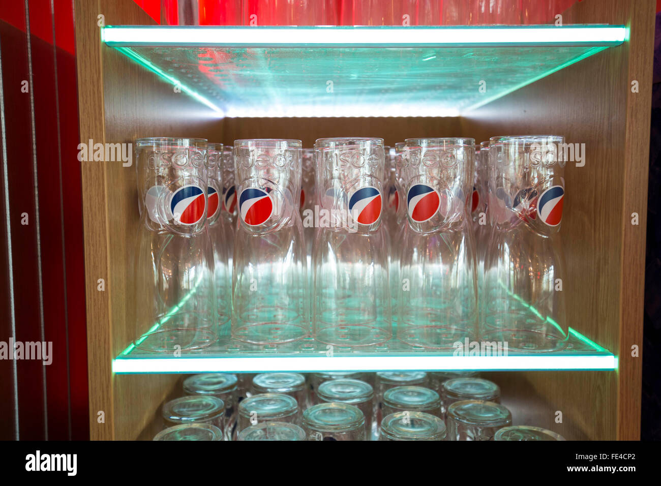 Pepsi-Cola Gläser in einem Pizza-Hut-Restaurant Stockfoto