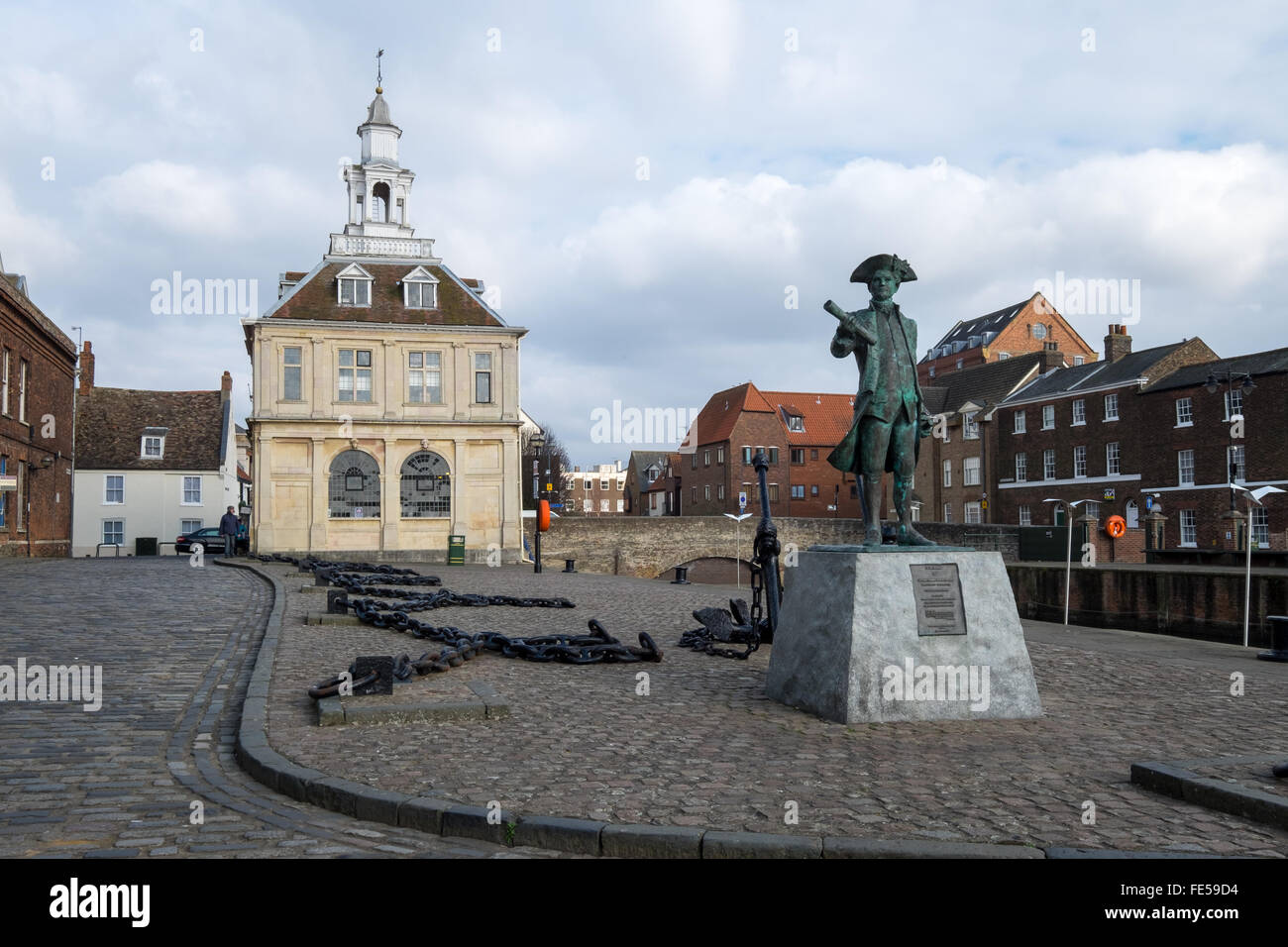 Statue von Kapitän George Vancouver außerhalb der Zollhaus in King's Lynn, Norfolk Stockfoto