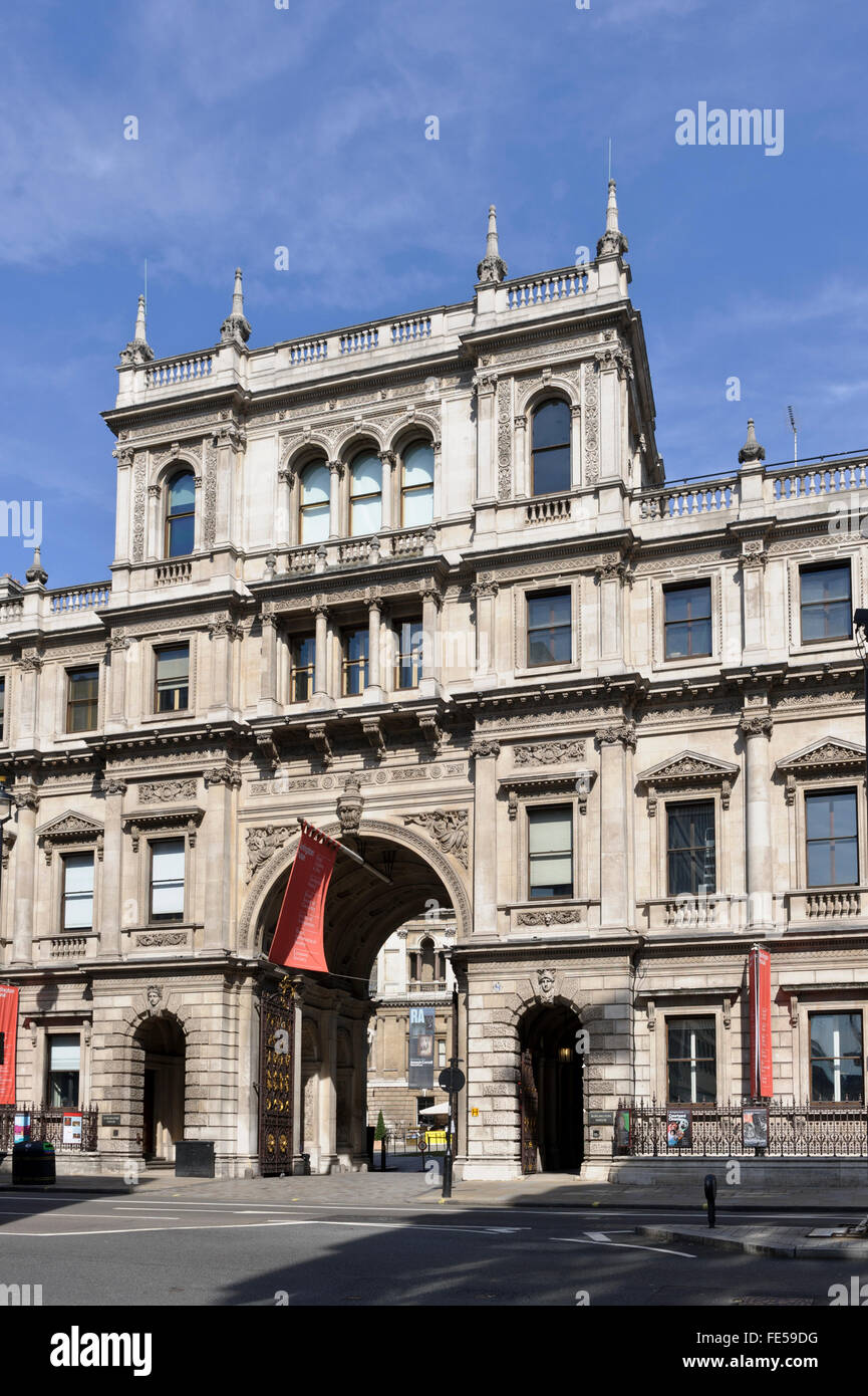 Das Burlington House Gebäude beherbergt fünf Fachgesellschaften seit 1874, London, Vereinigtes Königreich. Stockfoto