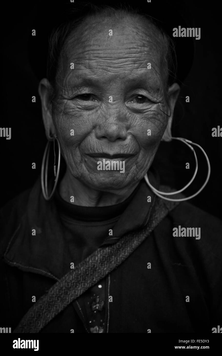 am alten Hmong Frauen in einem Berg, Nord-Vietnam. Stockfoto