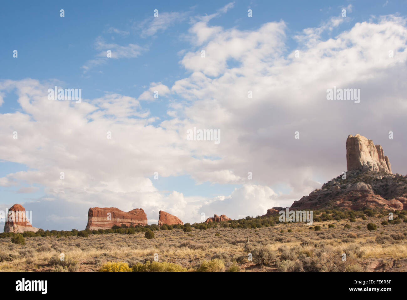 Sandstein Felsen überragen Wüste am Vermilion Cliffs Arizona Stockfoto
