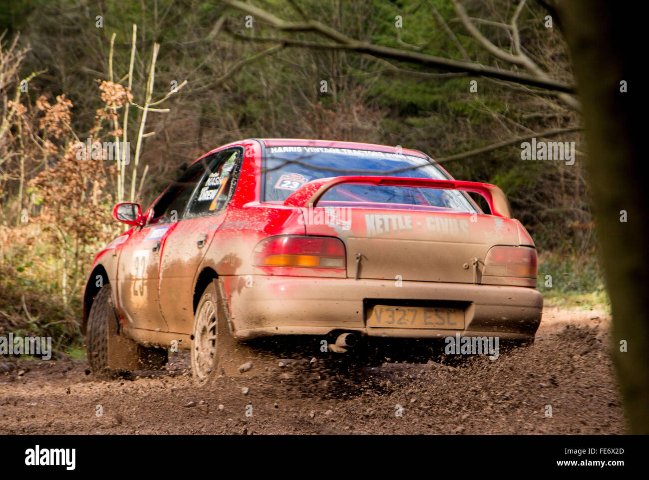 Mitsubishi Rallye-Auto auf Rallye Waldbühne schleudern Stockfoto