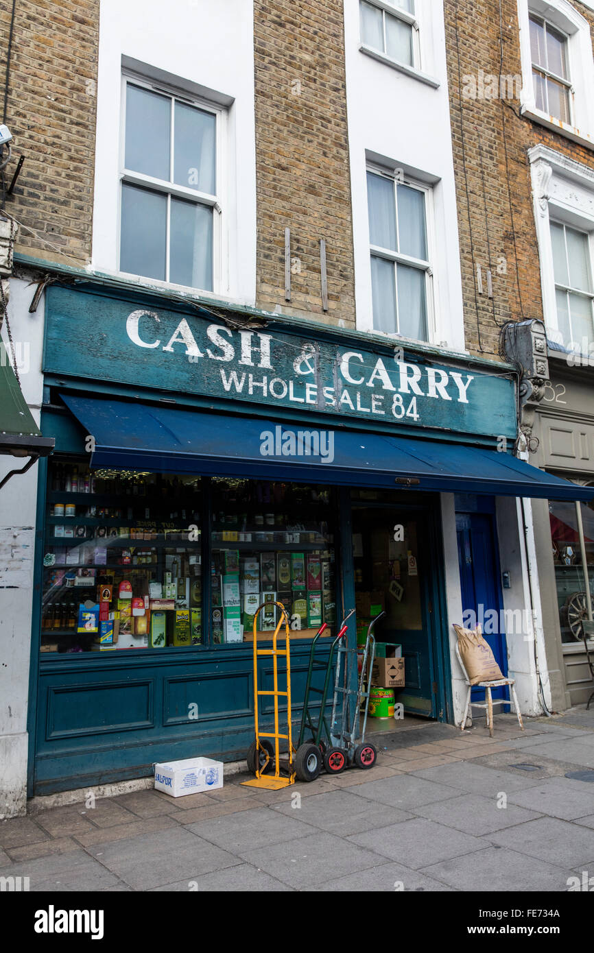 Cash und Carry Großhandel Shop in Portobello Road in London W10 Stockfoto