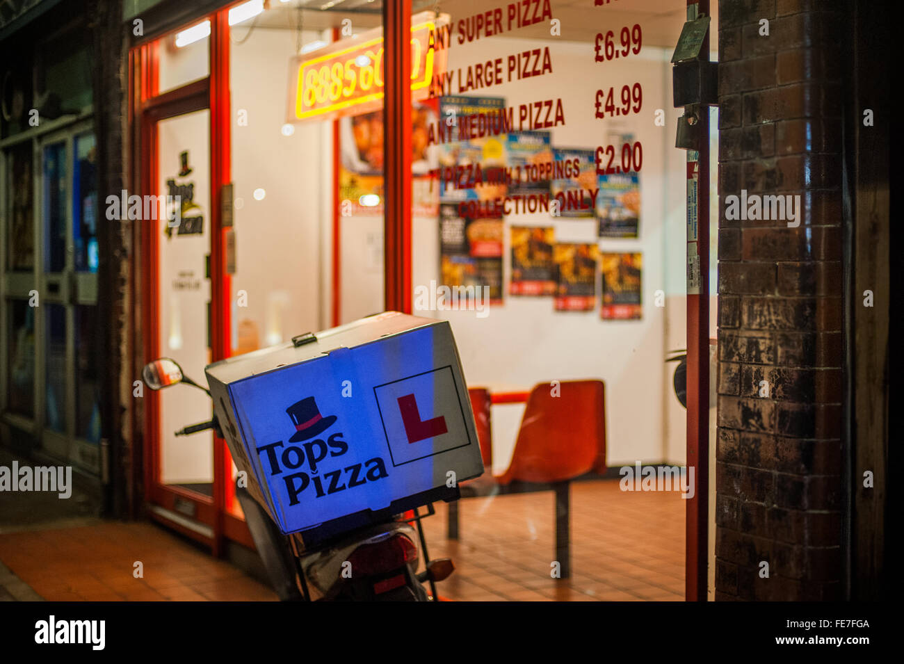 Pizza Delivery Roller und Imbiss, Tottenham, Nord-London Stockfoto