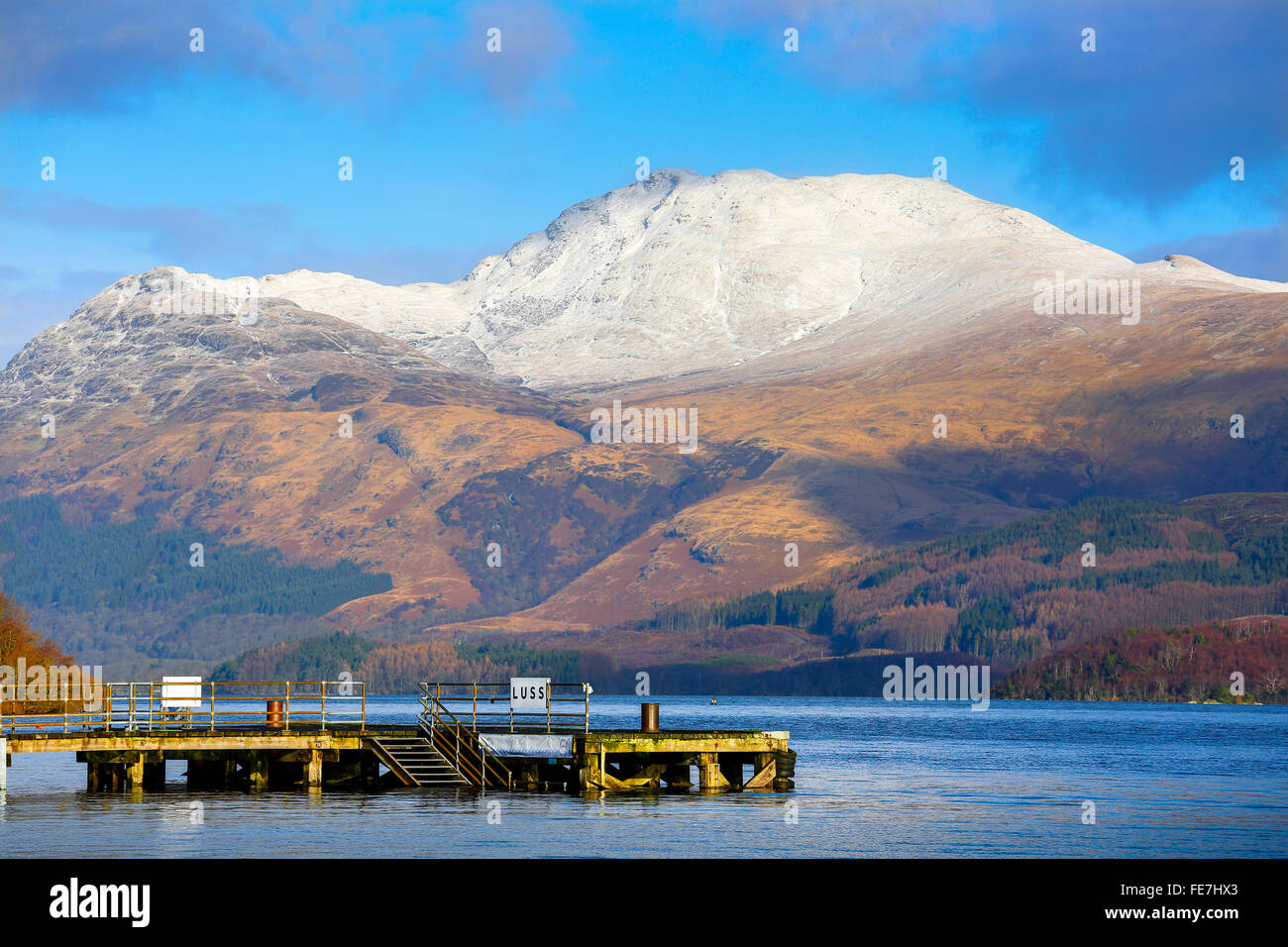 Blick auf Ben Lomond Loch seitlich Luss Village, Loch Lomond, Argyll, Schottland, Vereinigtes Königreich Stockfoto