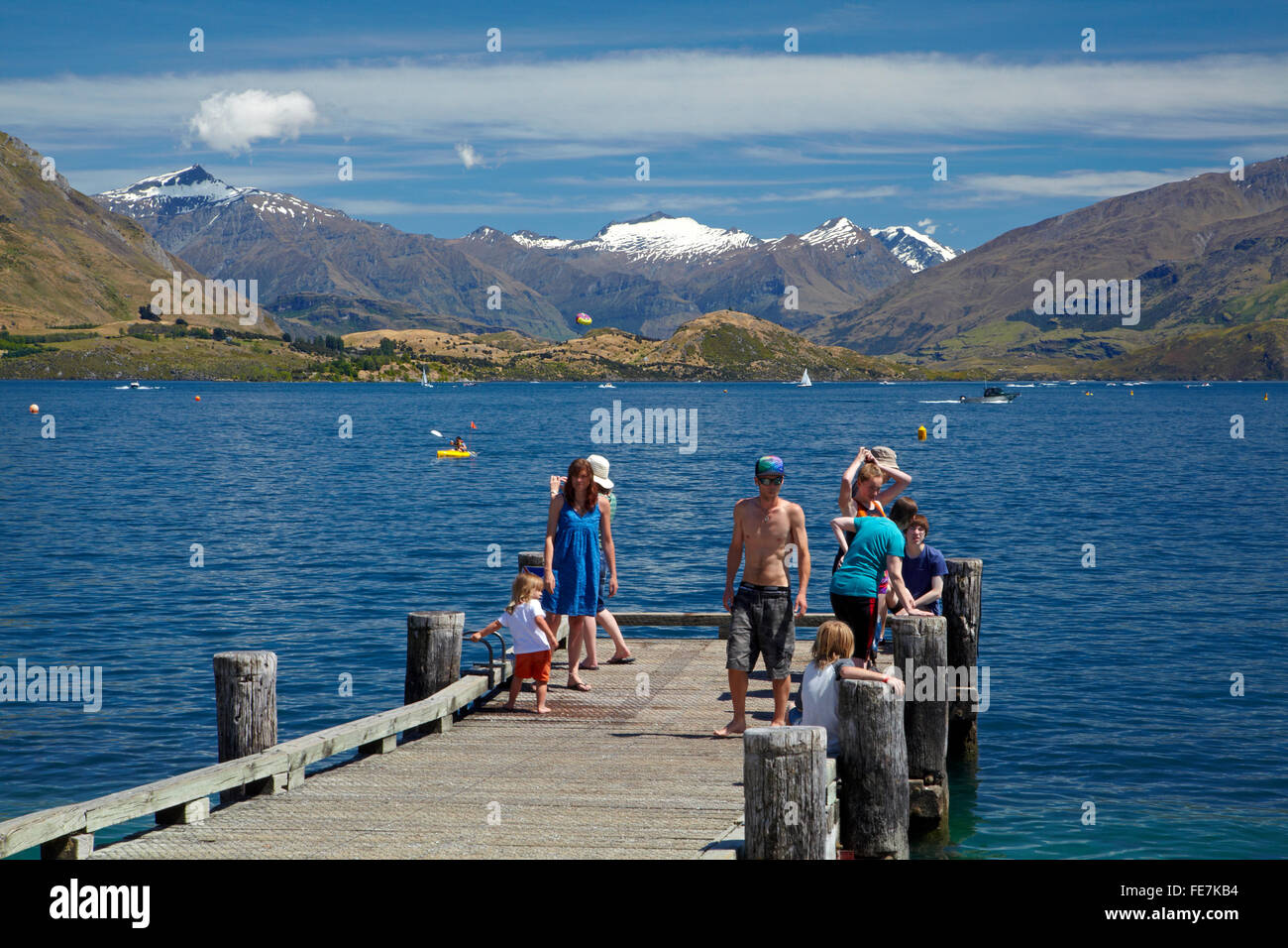 Steg und Lake Wanaka Waterfront im Sommer, Wanaka, Otago, Südinsel, Neuseeland Stockfoto