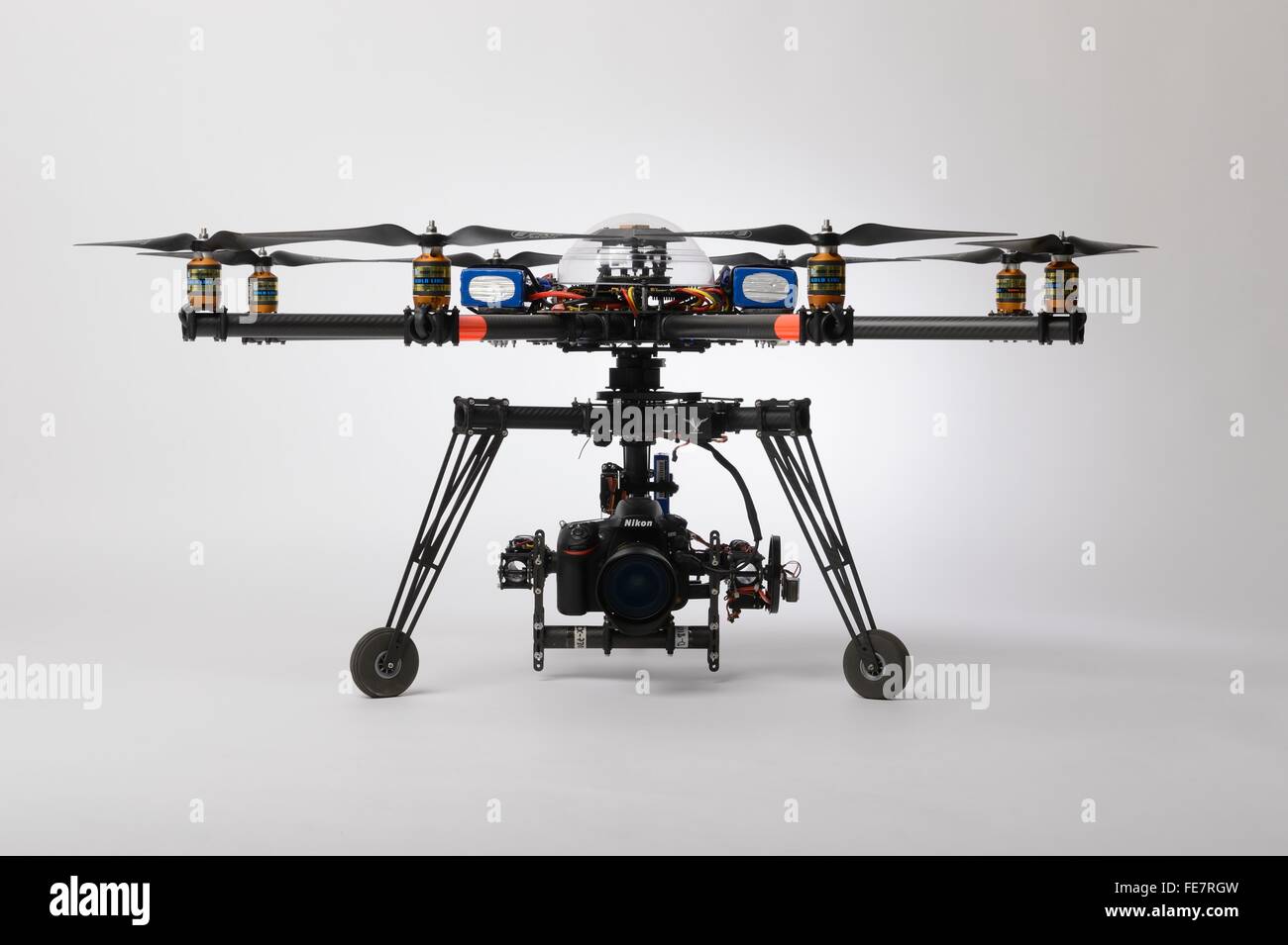 MULTIROTOR Drohne des Typs ein Oktokopter für professionelle Luftaufnahmen und Kinematographie mit einem stabilisierten gimbal Stockfoto