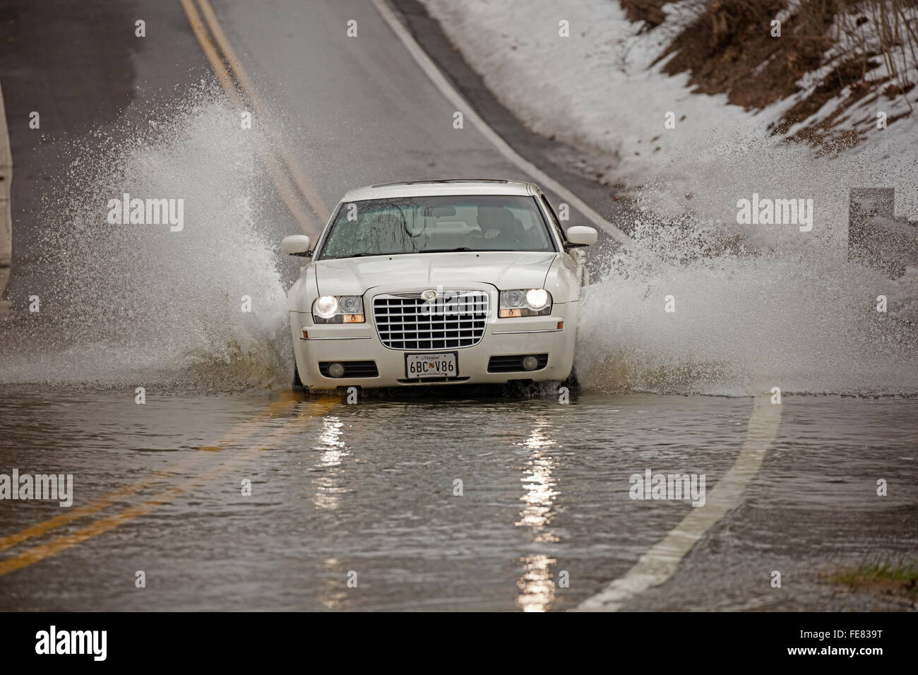 Maryland, USA. 4. Februar 2016. Hochwasser nach Schneeschmelze vom Wintersturm Jonas, Washington DC-Bereich, "Snowzilla", Januar 2016, windet sich bis zu 75 km/h, mehr als 30 Menschen getötet, bis zu 42 Zoll von Schnee, Frederick County, Maryland Credit: John Cancalosi/Alamy Live News Stockfoto