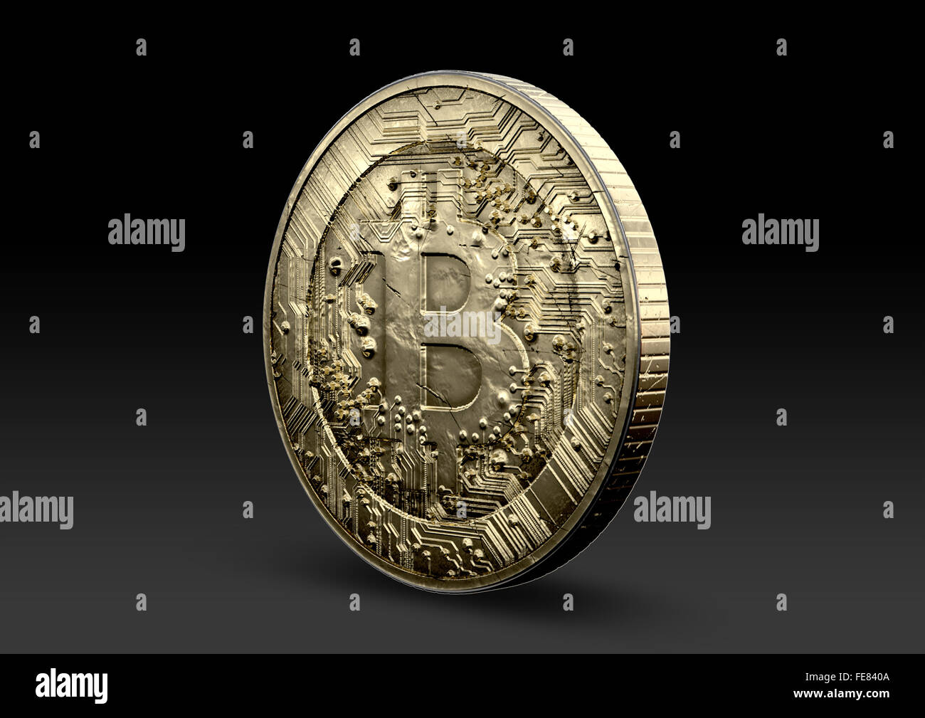 Ein Konzept zeigt eine physische golden Bitcoin Kryptographie digitale Währung Münze auf eine isolierte dunklen Hintergrund Stockfoto