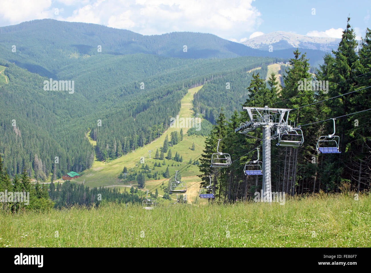 Berühmte Bukovel Skigebiet im Sommer, Karpaten, Ukraine Stockfoto