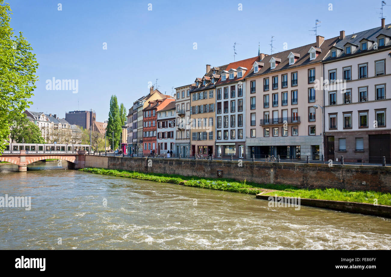 Ufer des Fluss Ill im Zentrum von Strasbourg City, Provinz Alsace, Frankreich Stockfoto