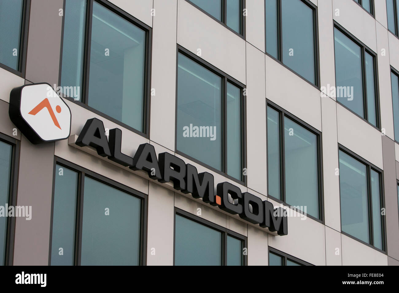 Ein Logo Zeichen außerhalb der Hauptsitz von Alarm.com, Inc., in Tysons, Virginia am 1. Januar 2016. Stockfoto