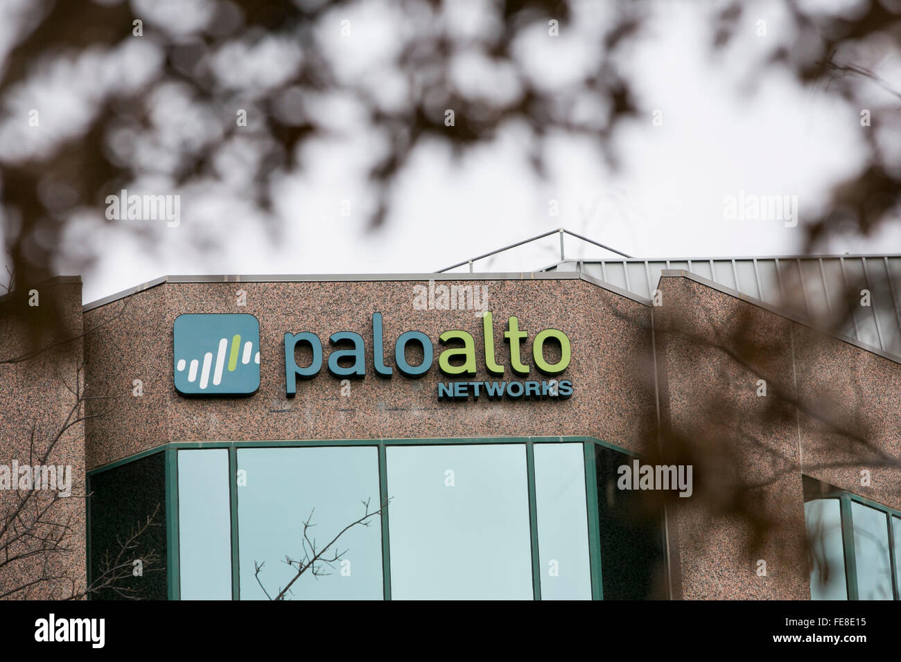 Ein Logo Zeichen außerhalb eines Bürogebäudes von Palo Alto Networks, Inc., in Reston, Virginia am 1. Januar 2016 besetzt. Stockfoto