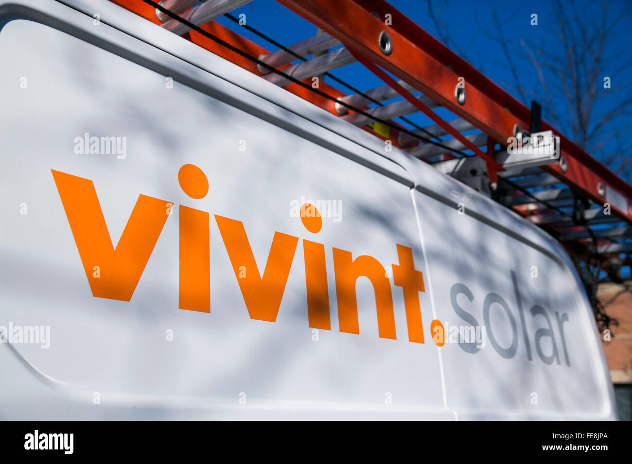 Arbeiten Sie LKW mit einem Vivint Solar-Logo in Beltsville, Maryland auf 2. Januar 2016. Stockfoto