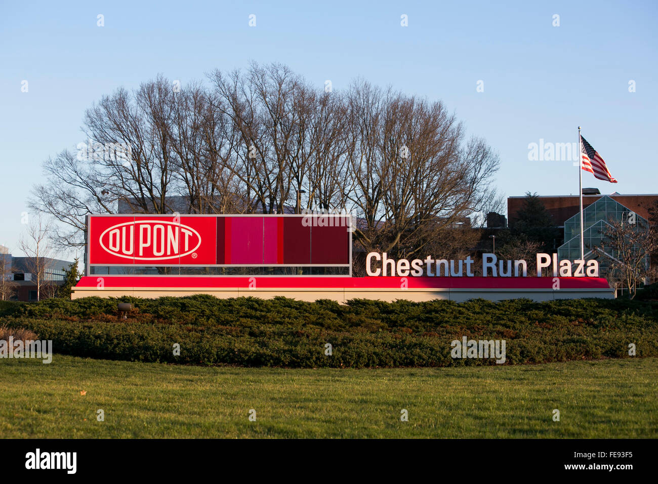 Ein Logo Zeichen außerhalb der Kastanie Run Plaza Hauptsitz von DuPont in Wilmington, Delaware am 3. Januar 2016. Stockfoto