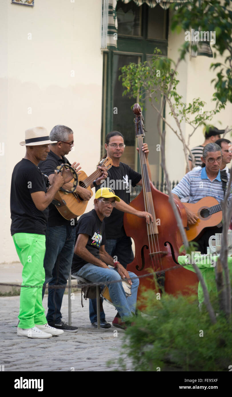 Gruppe von Musicianas in Alt-Havanna, Kuba Stockfoto