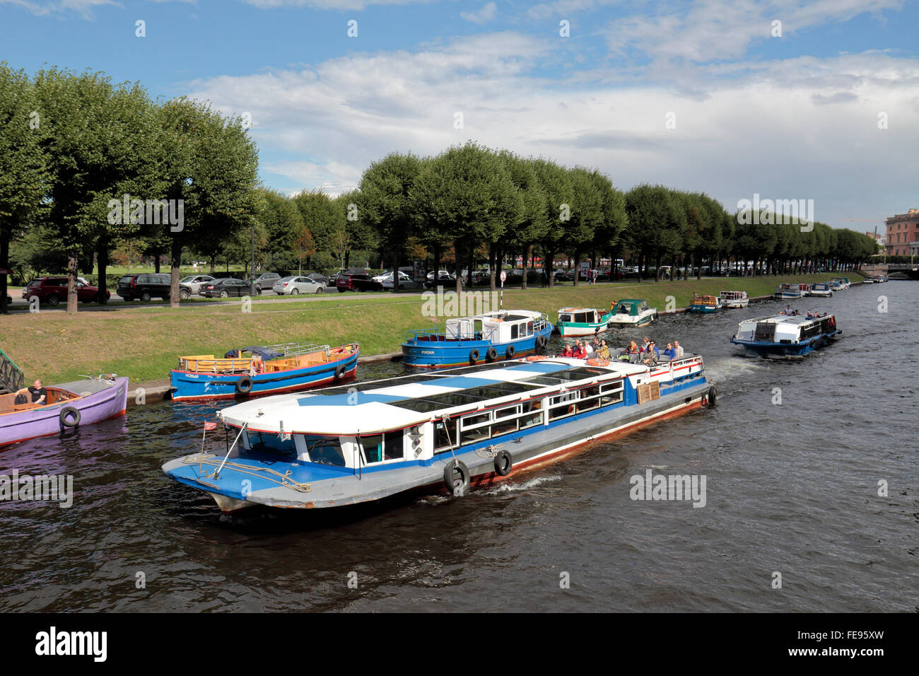Eine touristische Boot Kreuzfahrt auf moyka River in St. Petersburg, Russland. Stockfoto
