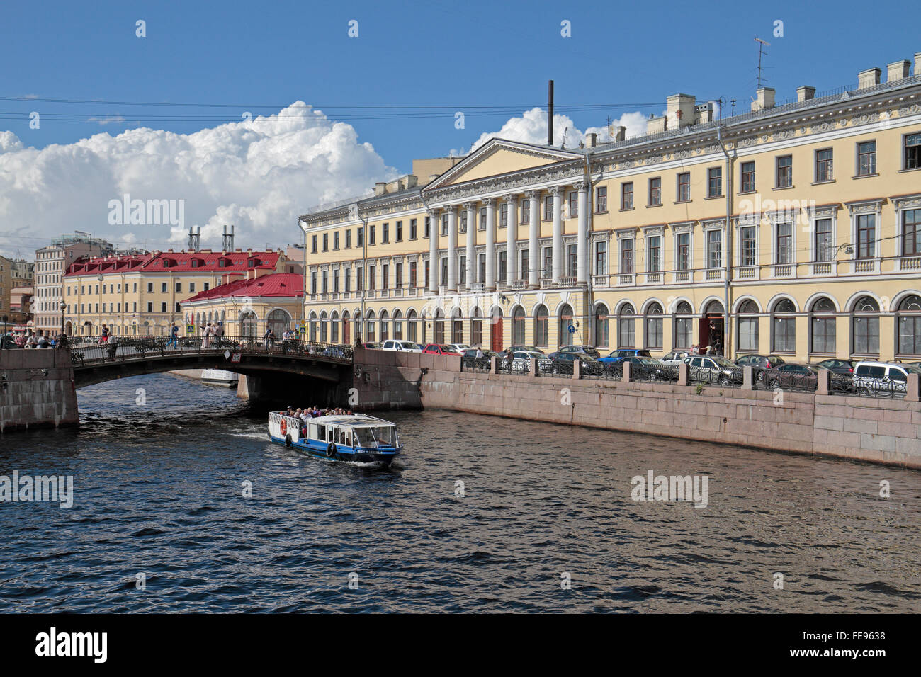 Eine touristische Boot Kreuzfahrt auf moyka River in St. Petersburg, Russland. Stockfoto