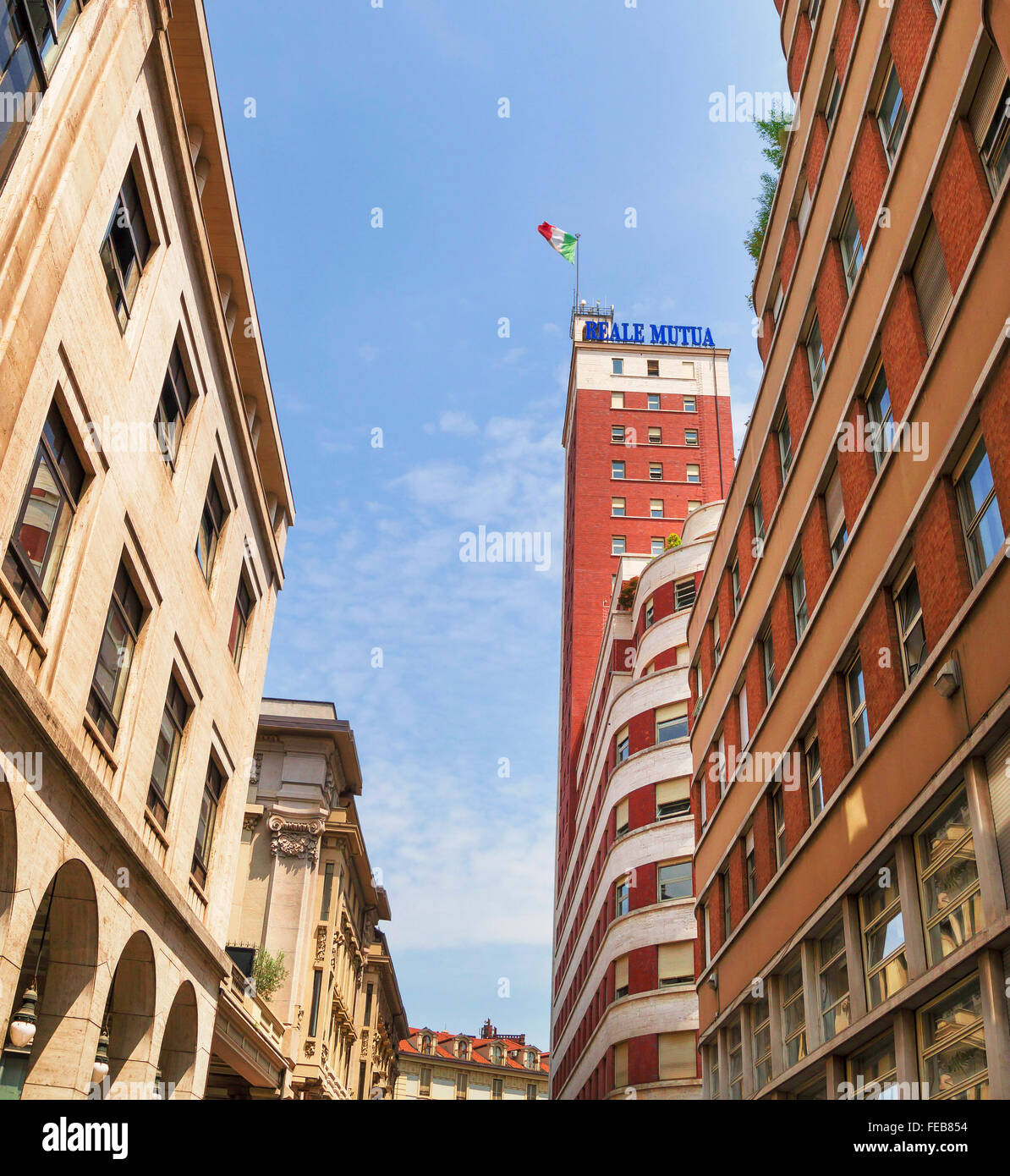 Architektur Gebäude über Giambattista mit Littoria Turm - Royal gegenseitige Wolkenkratzer, höchste Gebäude in Turin, Italien. Stockfoto