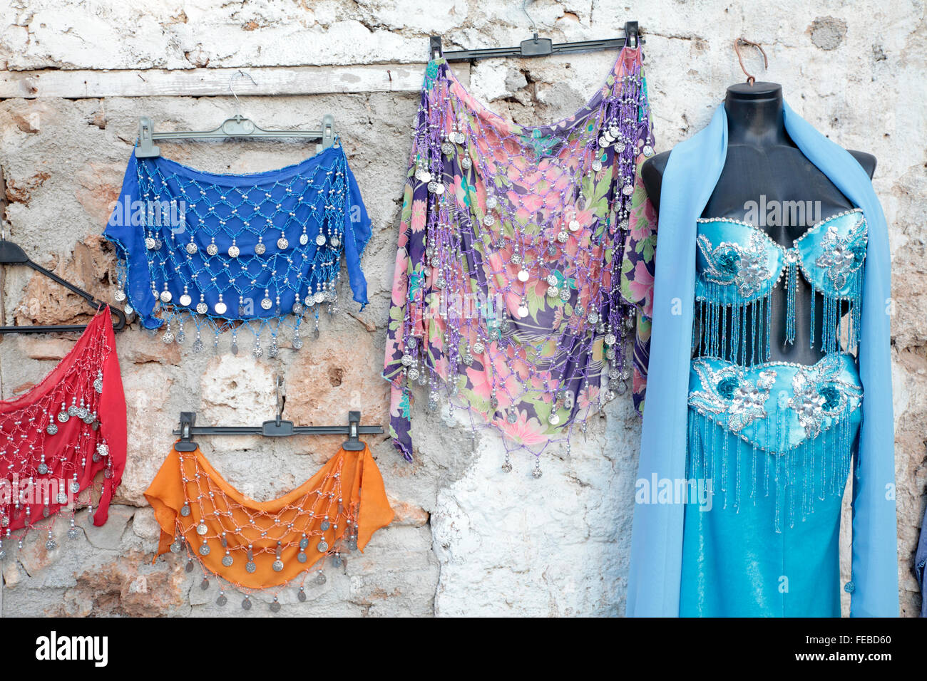 Traditionelle türkische Kleidung zu verkaufen, Antalya, Türkei  Stockfotografie - Alamy
