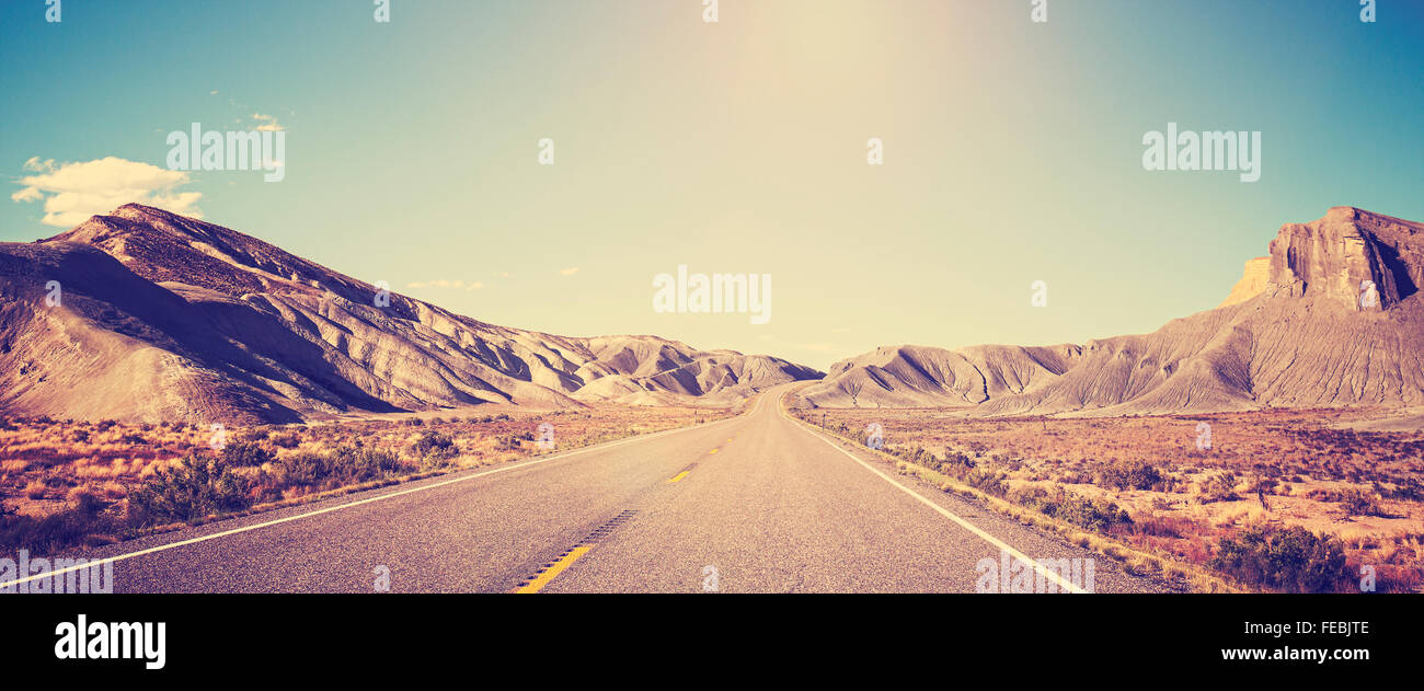 Vintage getönten Panorama-Foto von Wüstenstraße, Utah, USA. Stockfoto