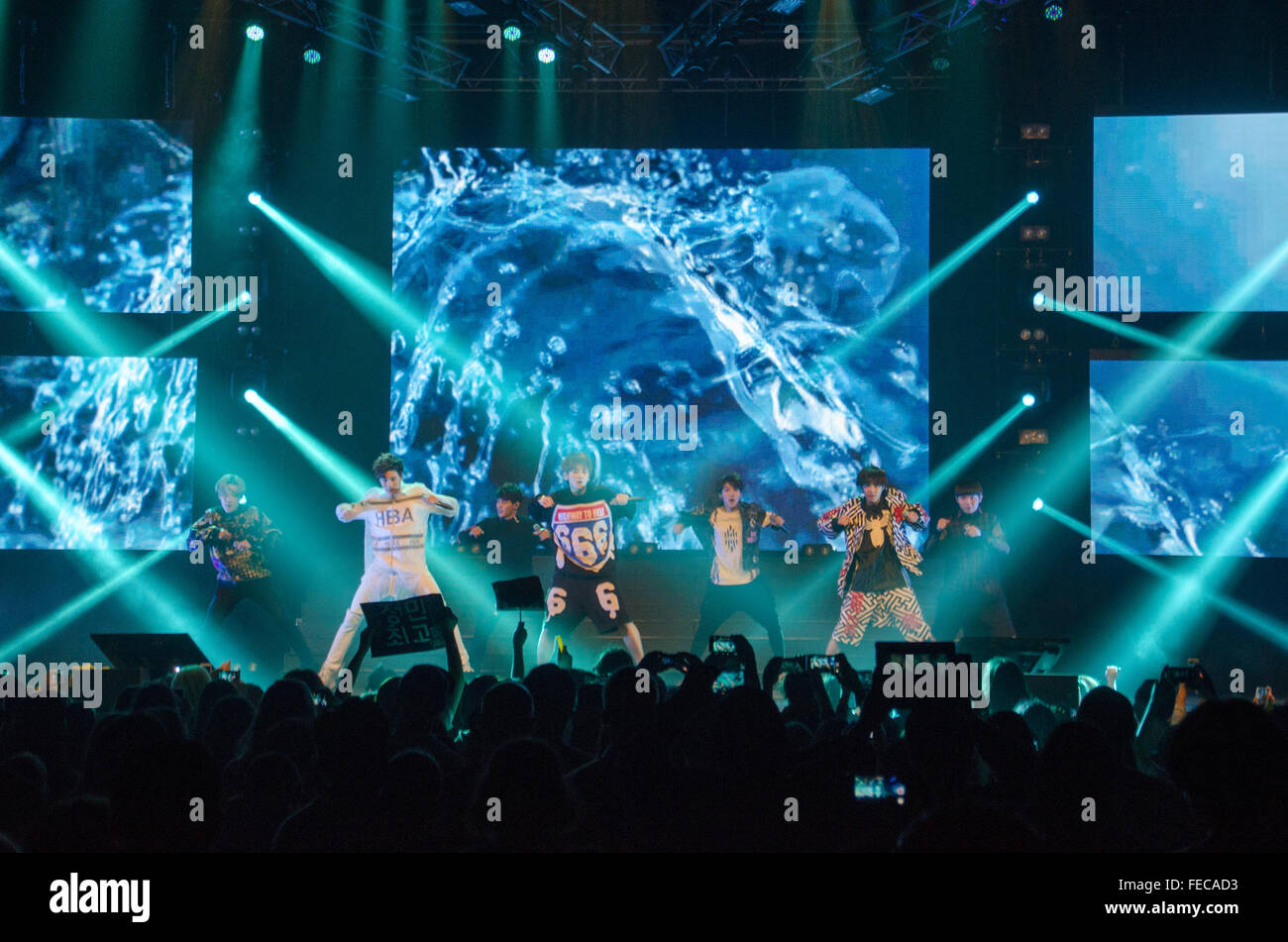 Sydney, Australien - 5. Februar 2016: JJCC und Freund durchgeführt bei der 2016-K-POP-Party auf der Carriageworks in Sydney stattfand. Im Bild ist JJCC durchführen. Bildnachweis: Mjmediabox Alamy Live News Stockfoto