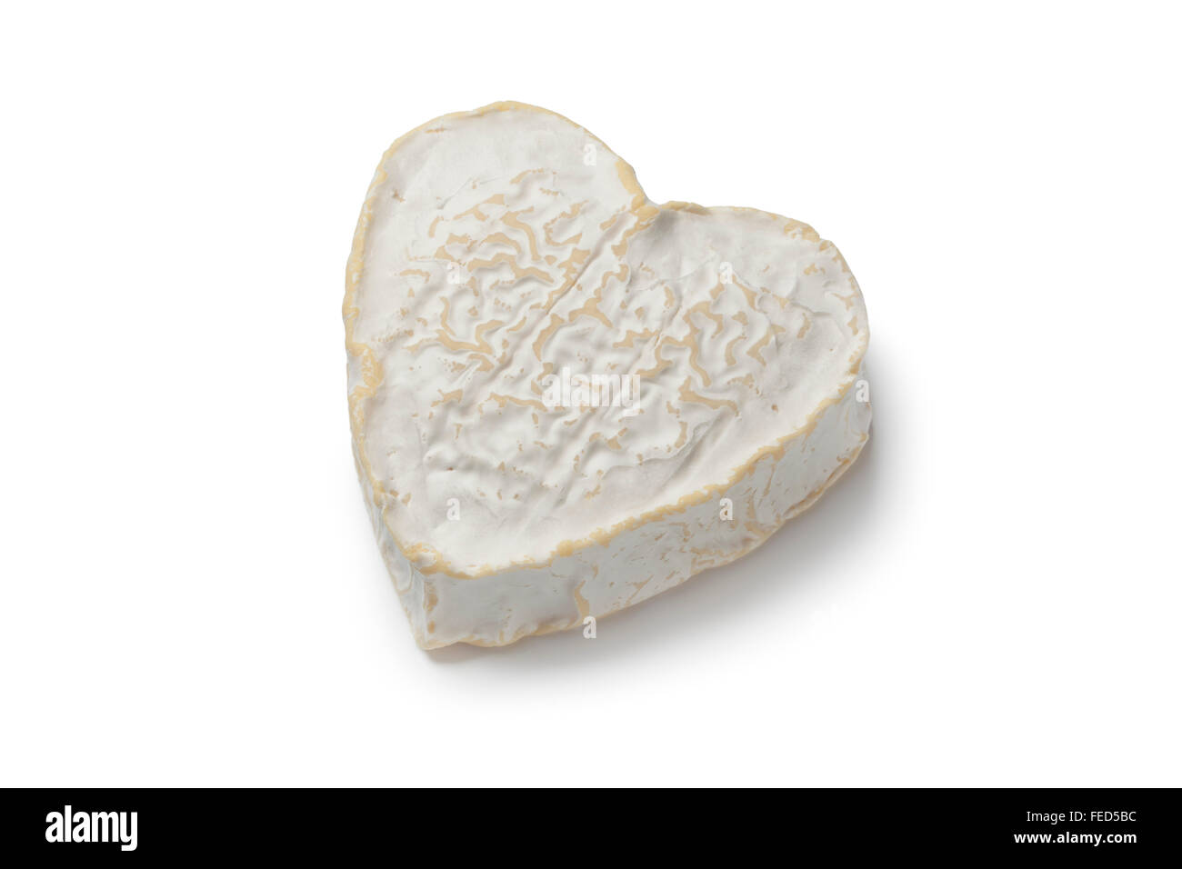Ganzem Herzen geformt Neufchatel Käse auf weißem Hintergrund Stockfoto