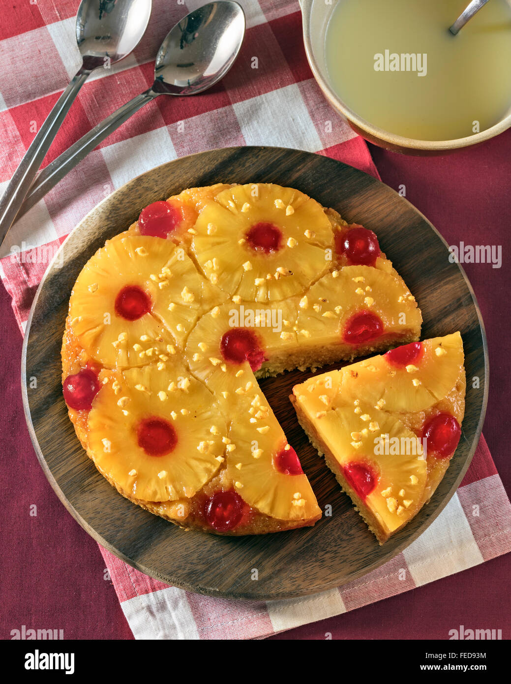 Ananas auf den Kopf nach unten Kuchen Stockfoto
