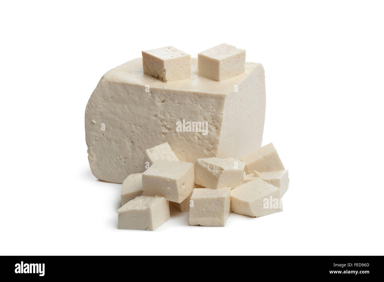 Frisches Stück Tofu auf weißem Hintergrund Stockfoto