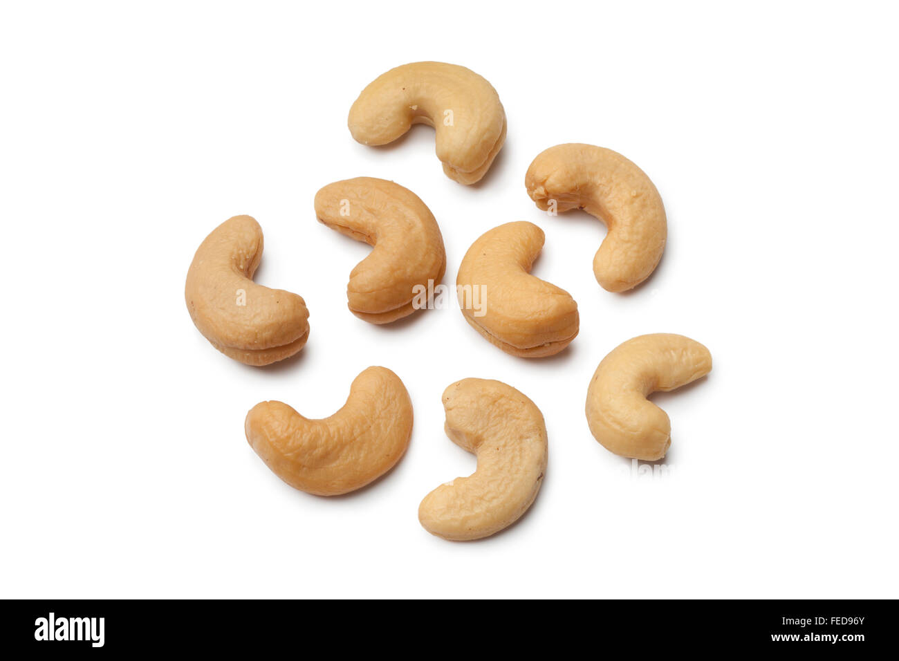 Cashew-Nüssen auf weißem Hintergrund Stockfoto