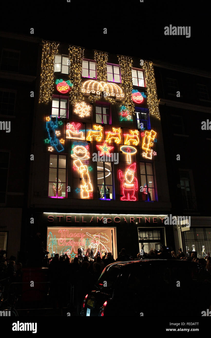 London, UK, 25. November 2015: allgemeine Anzeigen im Stella McCartney Store Weihnachtsbeleuchtung einschalten Zeremonie in London Stockfoto