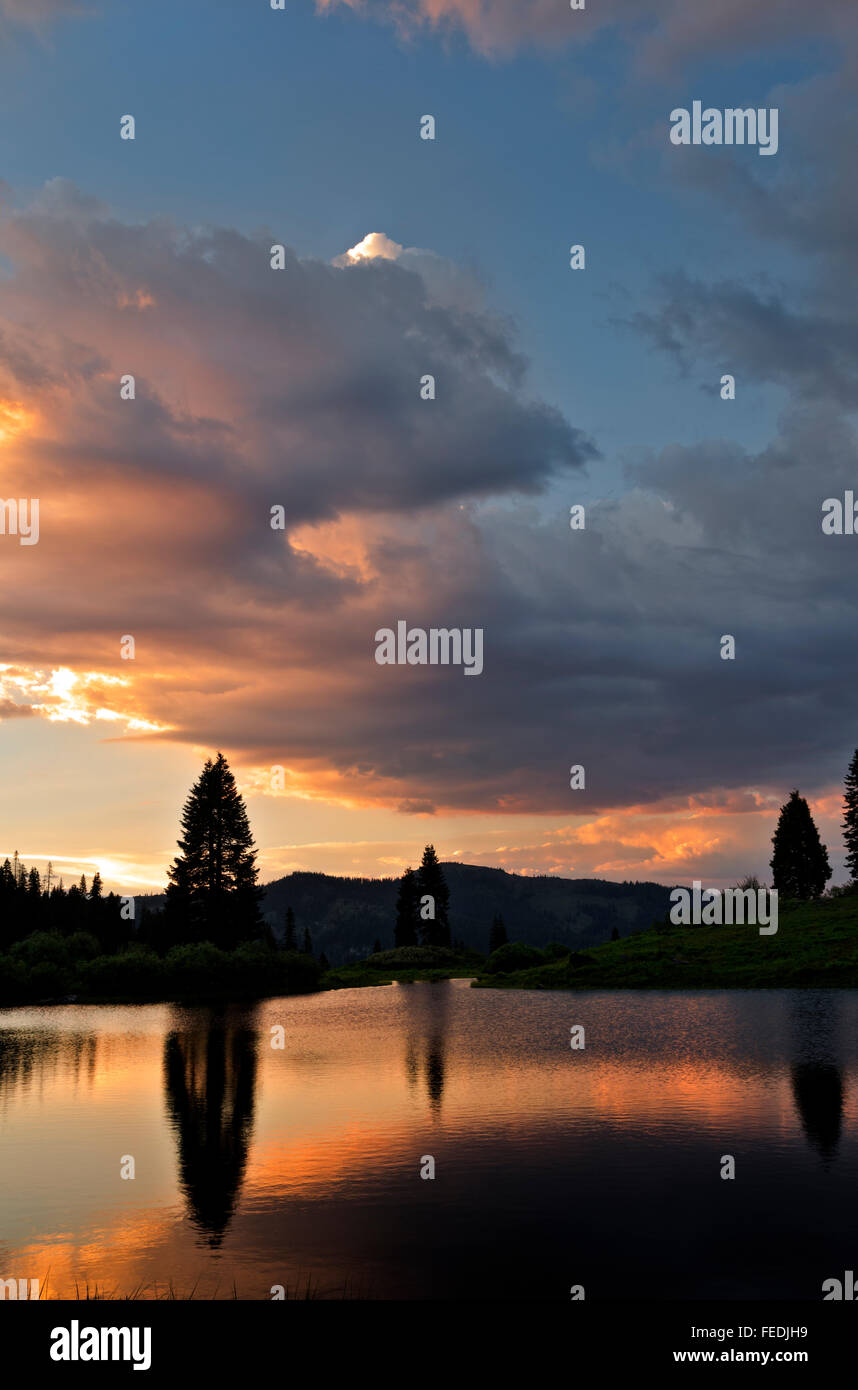 Kalifornien - Sonnenuntergang über Frying Pan See im Sky High Seen Becken mit Marmor Wildnisgebiet. Stockfoto