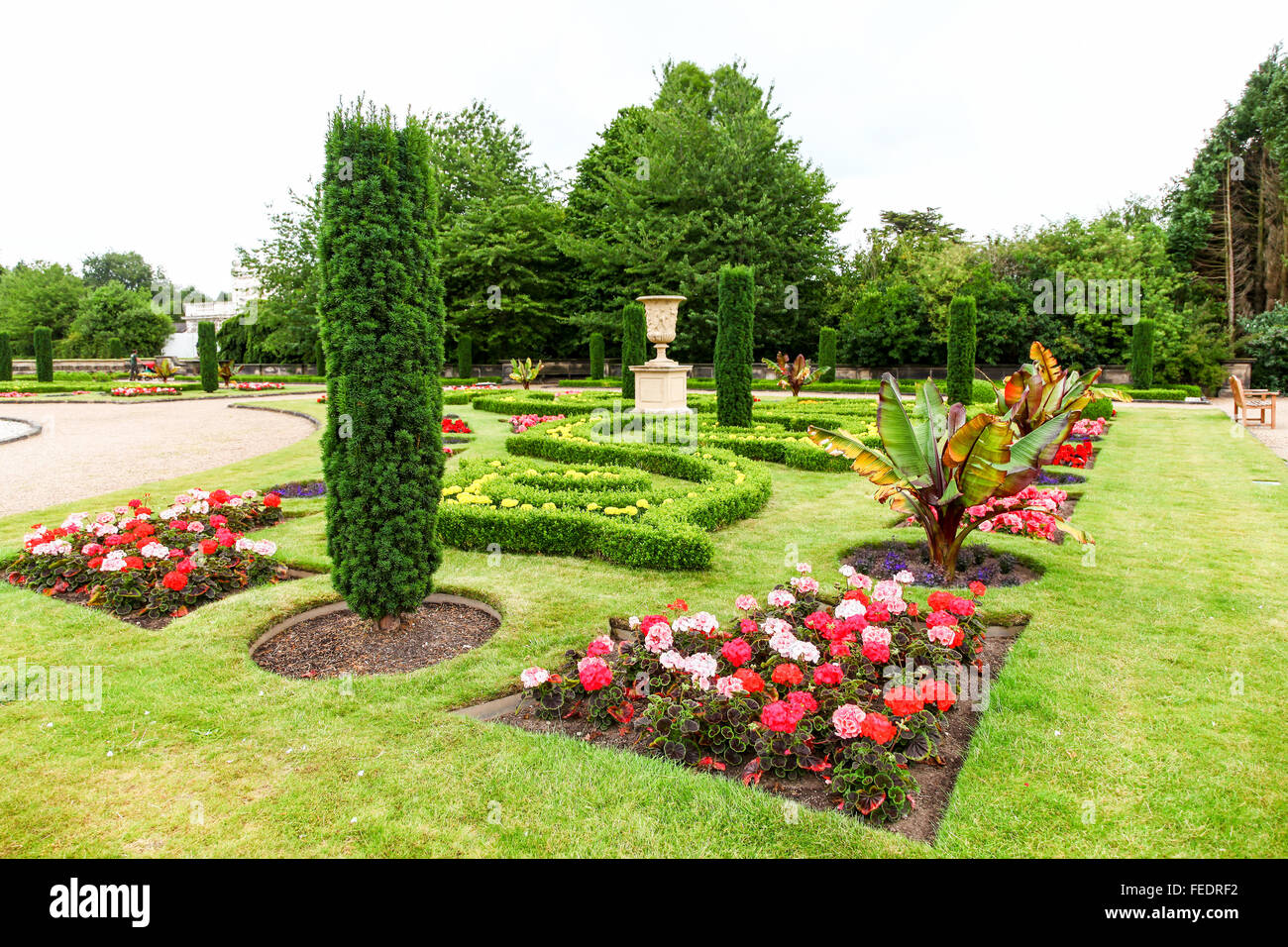 Formale Blumenbeeten an Trentham Gardens Stoke on Trent Staffordshire Personal England Großbritannien Stockfoto