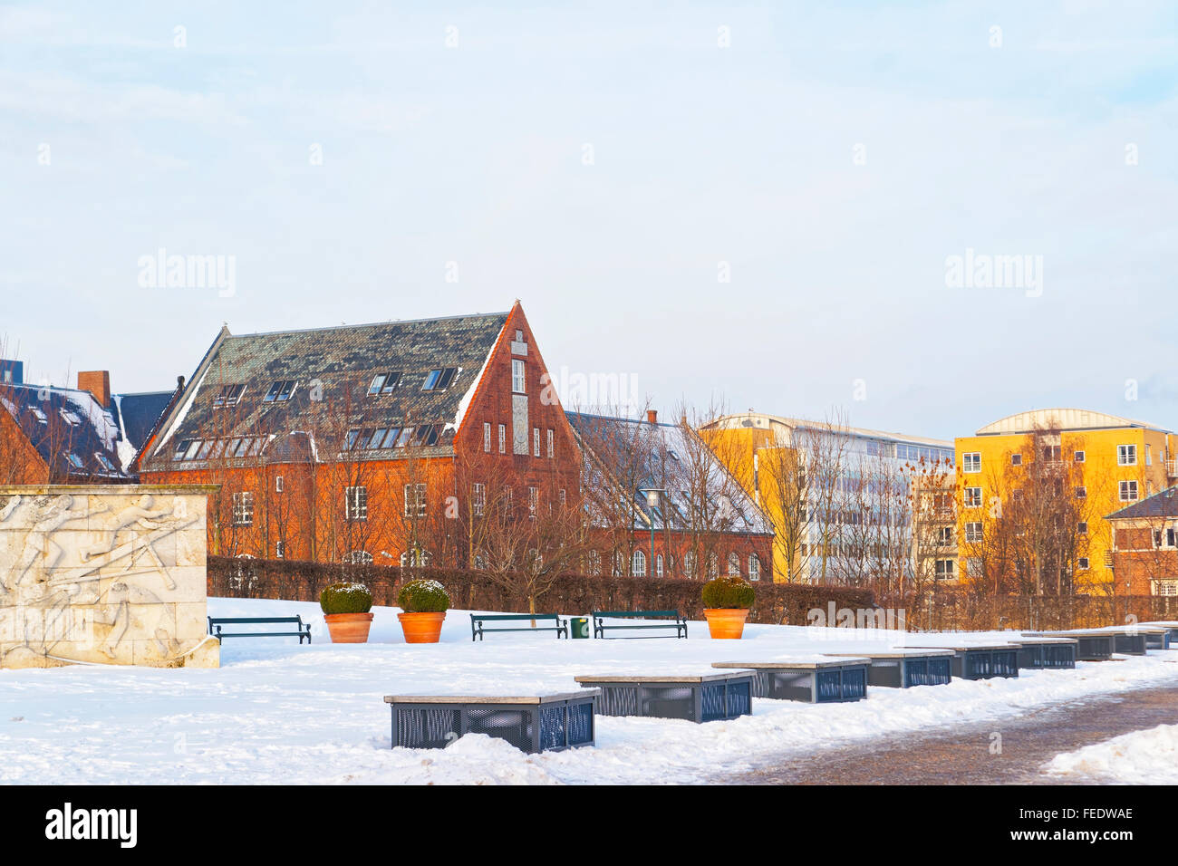 Häuser in Langelinie Park Promenade in Winter Kopenhagen. Langelinie ist ein Pier, der Promenade und der Park in Kopenhagen, Dänemark, und Heimat der Statue der kleinen Meerjungfrau. Stockfoto