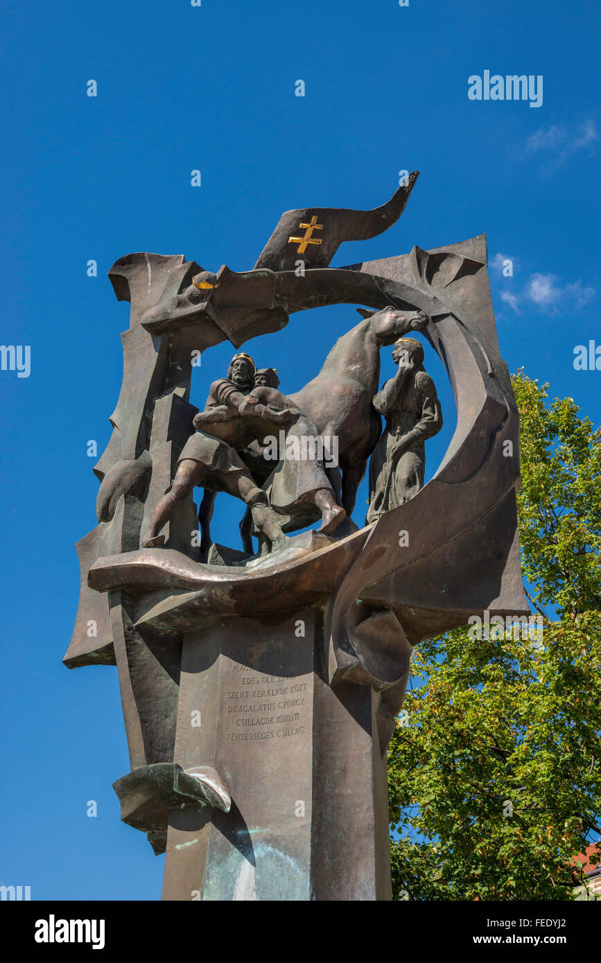 Skulptur des Heiligen Ladislaus, König von Ungarn (Szent Laszlo Kiraly) bei Bela Kiraly ter (König Bela Square) in Szekszard, Ungarn Stockfoto