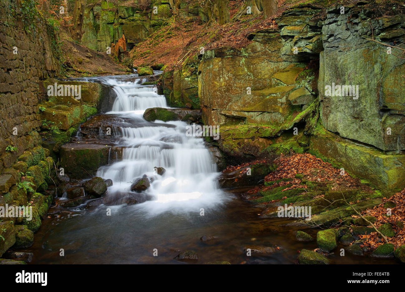 UK, Derbyshire, Peak District, Lumsdale, Bentley Brook Wasserfälle Stockfoto