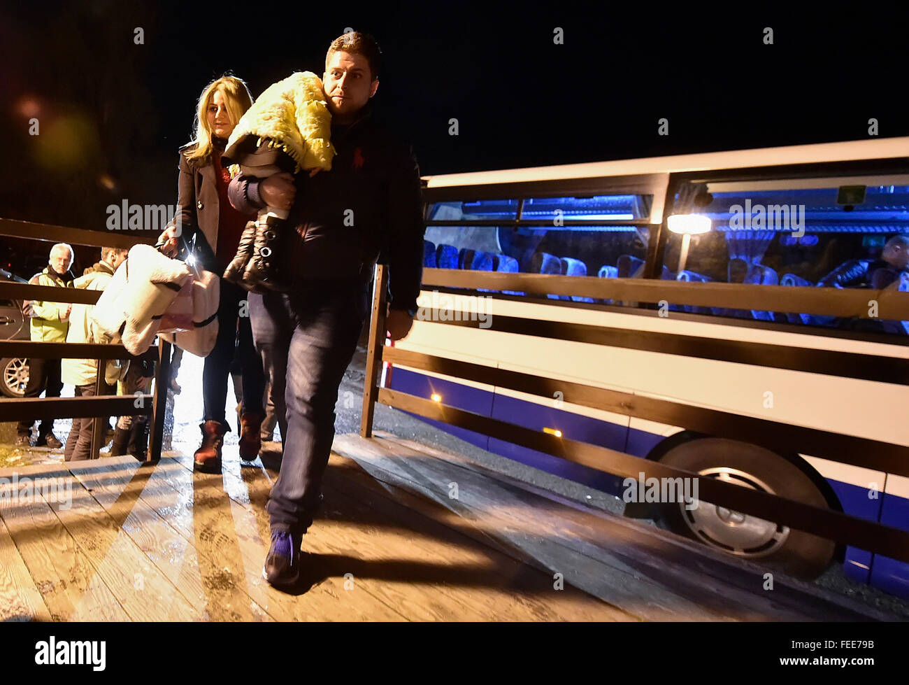 Prag, Tschechische Republik. 5. Februar 2016. Die zweite Gruppe von christlichen Flüchtlingen aus dem Irak kam nach der Okrouhlik Freizeitzentrum in der Nähe von Jihlava, Süd-Mähren, Tschechische Republik, 5. Februar 2016. Ersten 10 kamen Ende Januar, Rest wird in den nächsten Wochen kommen. Siebzehn irakische Flüchtlingen, darunter neun Kinder, landete am internationalen Flughafen Vaclav Havel in Prag am 5. Februar als zweites von mehreren Gruppen von Christen aus dem Irak, von denen der Tschechischen Republik 153 dieses Jahr akzeptieren will. Bildnachweis: CTK/Alamy Live-Nachrichten Stockfoto