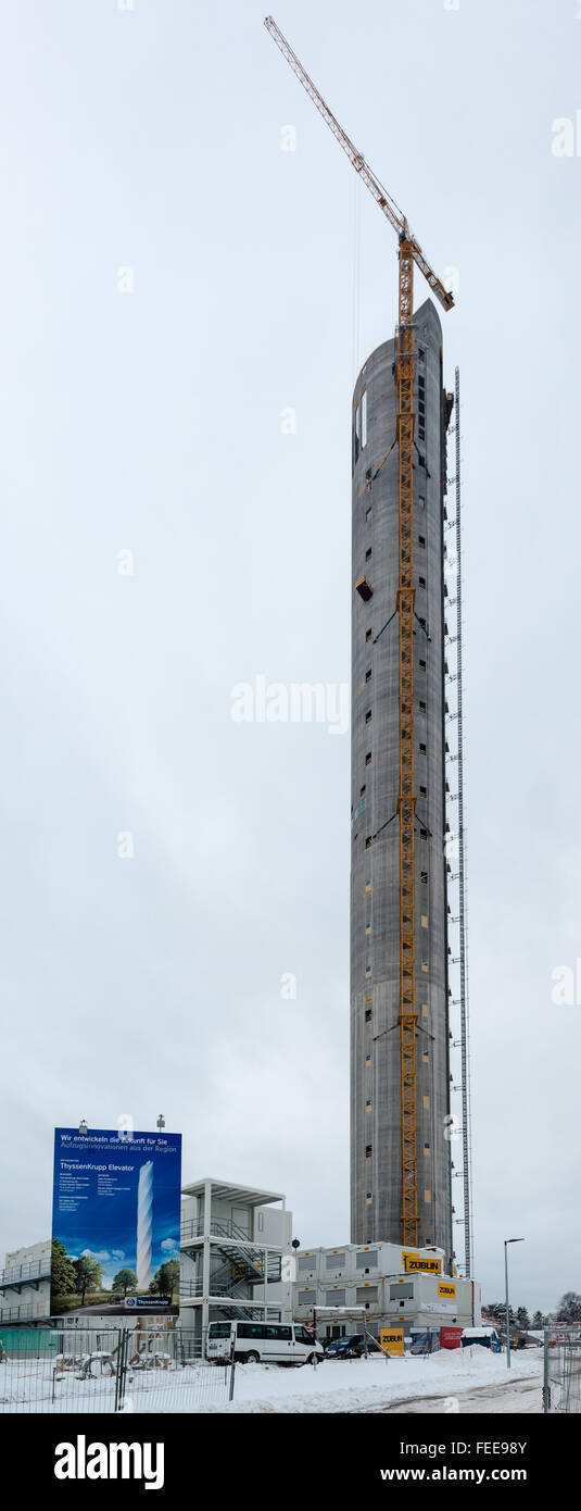 Rottweil, Deutschland - 19. Januar 2016: Baustelle der neuen Thyssen Krupp Elevator Testturm in Rottweil, Deutschland. Die f Stockfoto