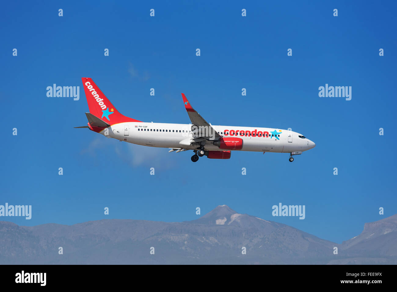 Teneriffa, Spanien - Januar 30: Corendon Boeing 737 ist bereit, am 30. Januar 2016 in Teneriffa Süd Flughafen landen. Corendon-Du Stockfoto