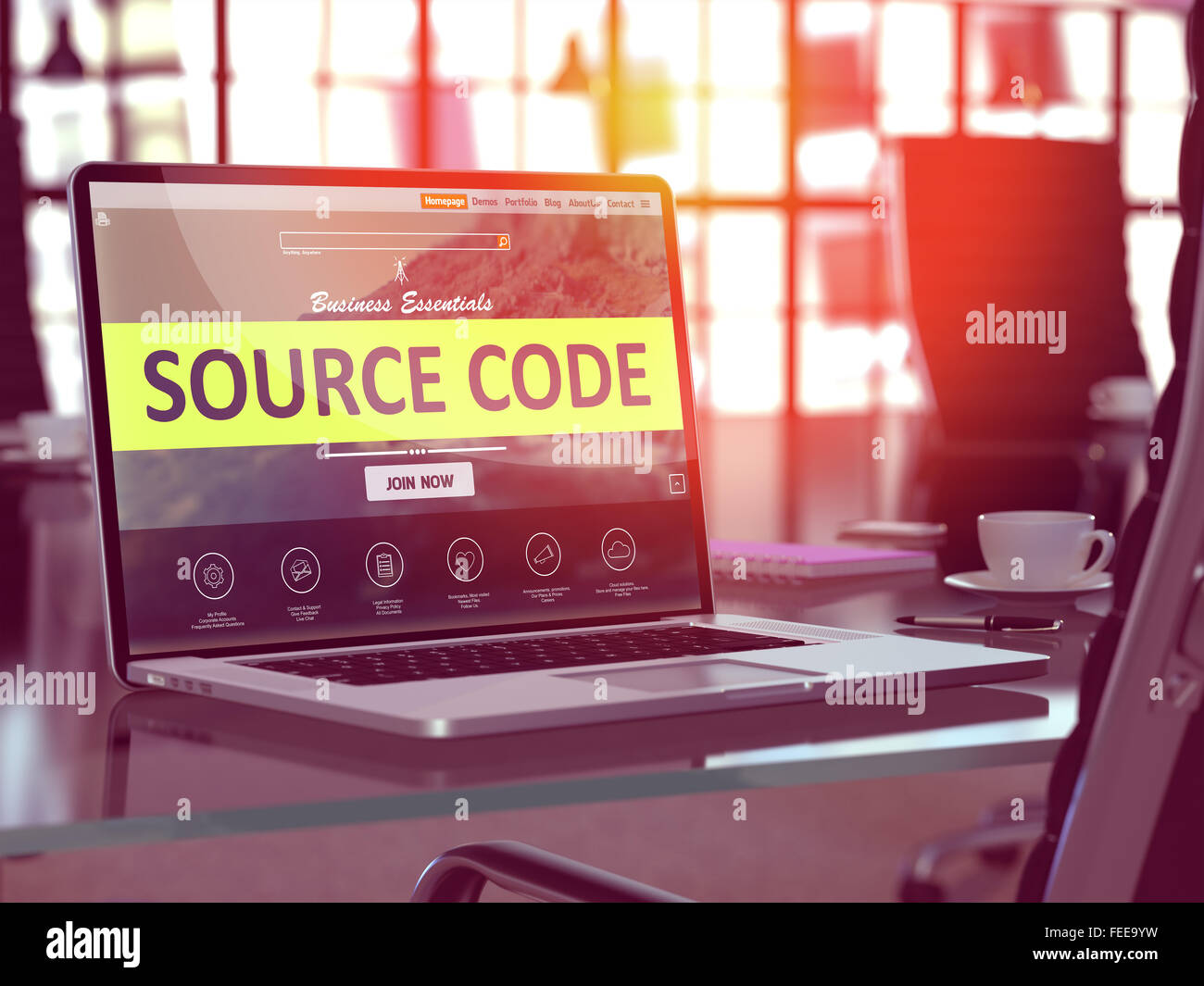 Source-Code-Konzept auf Laptop-Bildschirm. Stockfoto