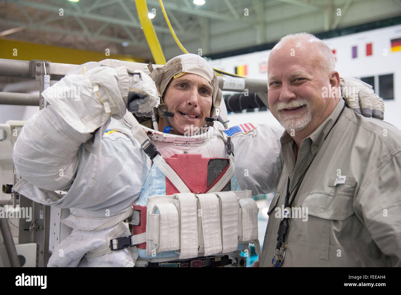 NASA-Astronaut Mark Vande Hei während des Trainings mit dem EVA-Raumanzug im neutralen Auftrieb Lab-Simulator am Johnson Space Center 31. August 2015 in Houston, Texas. Stockfoto