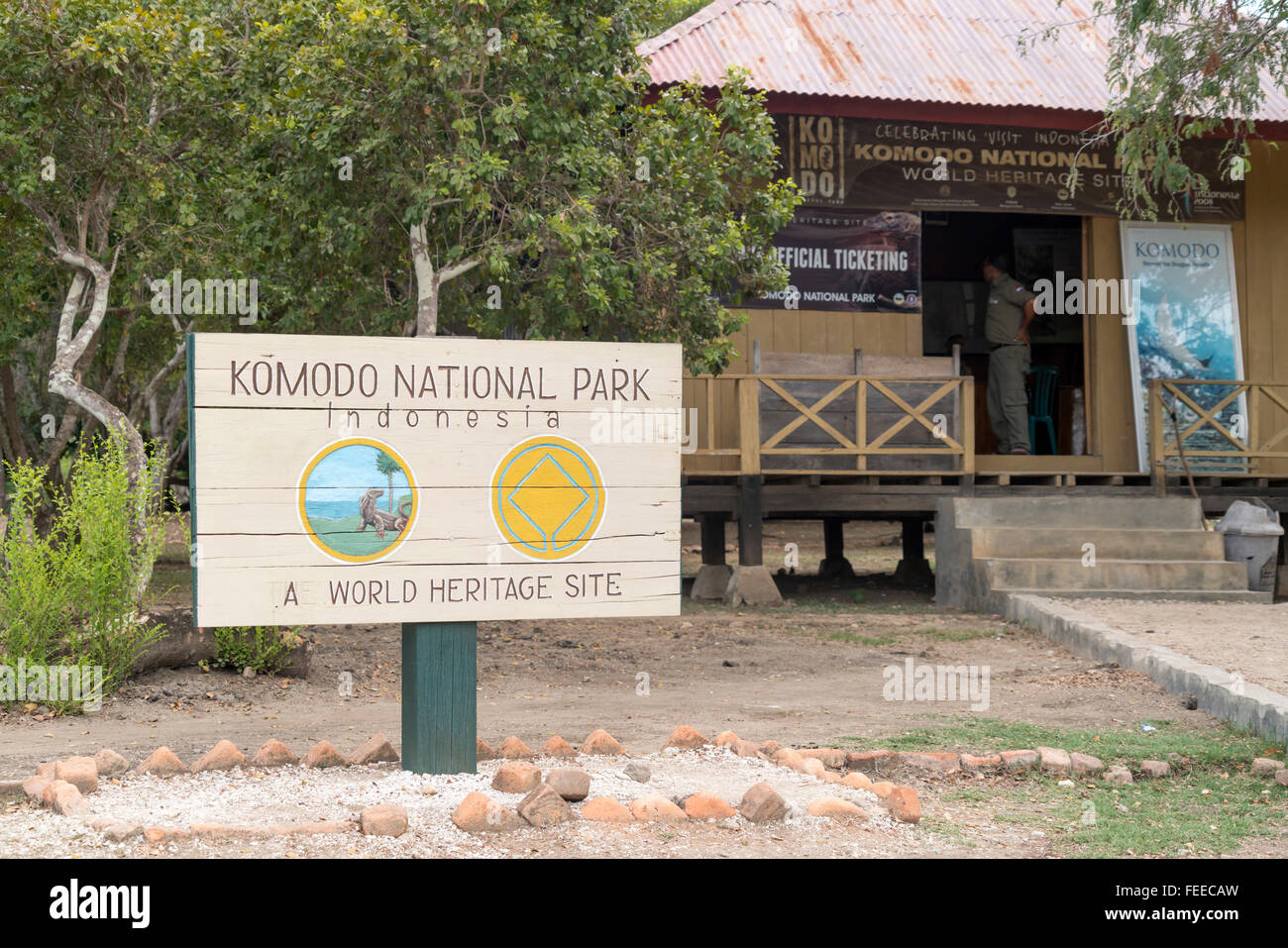 Eingang zu signieren, Ranger Station, Komodo National Park, Rinca Island, kleinen Sunda-Inseln, Indonesien Stockfoto